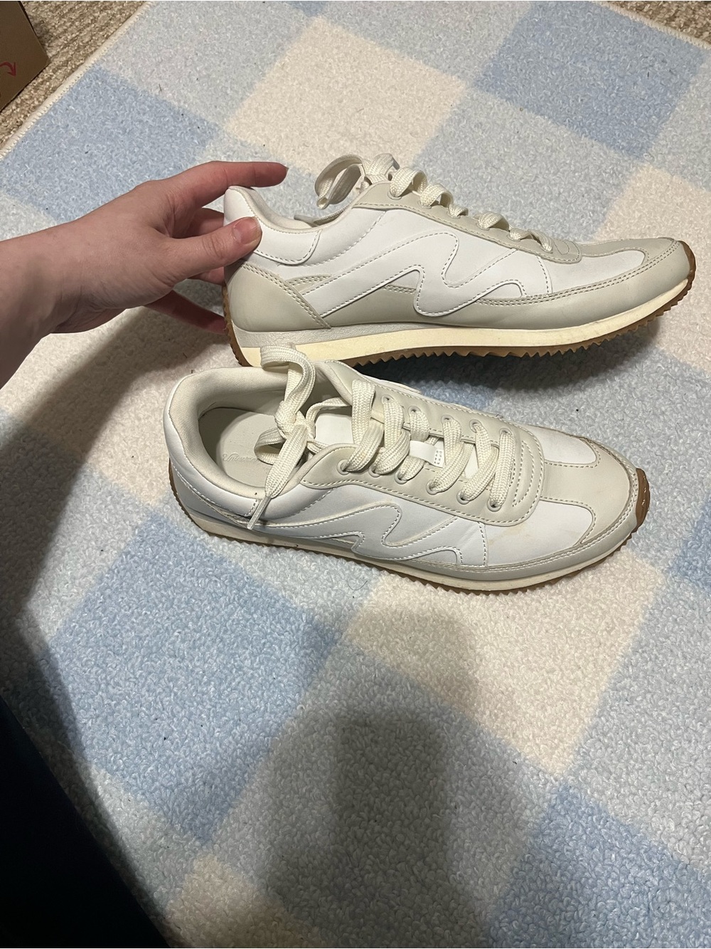 Universal Threads Cream White Retro Runner Sneakers size 8